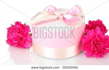 beautirul-de-rosa presente e peônia flores isoladas em branco