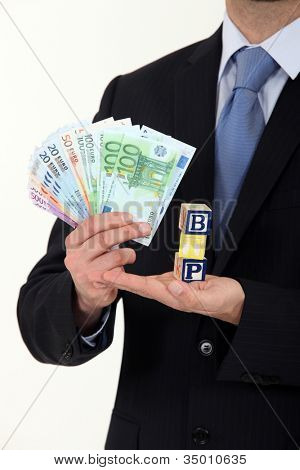 Empresario efectivo y las letras BTP