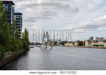 Berlin, Germany- October 6, 2019: View Of The Oberbaunum Bridge And Tv Tower And The Spree River Fro