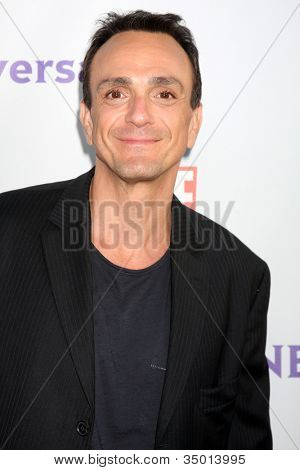 LOS ANGELES - ago 1: Hank Azaria arrivando alla NBC TCA estate 2011 festa al SLS Hotel il 1 agosto