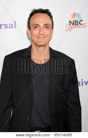 LOS ANGELES - ago 1: Hank Azaria arrivando alla NBC TCA estate 2011 festa al SLS Hotel il 1 agosto