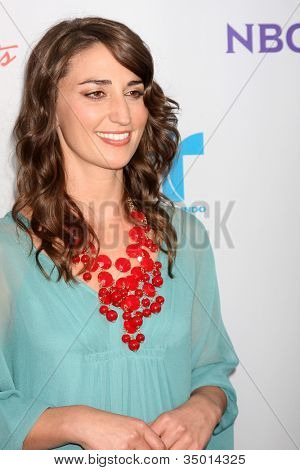 LOS ANGELES - 1 Ağustos: Sara Bareilles SLS Hotel NBC TCA Yaz 2011 partide Augus üzerinde gelen