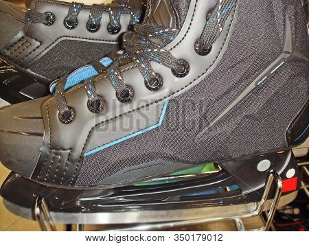 Comfortable Mens Ice Hockey Skates. These Skates Are Not Intended For Special Sports, But For Adults