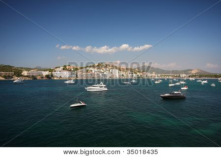 Barcos e mar