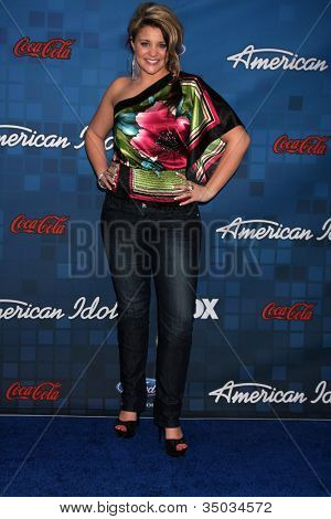 LOS ANGELES - 3: Lauren Alaina přijíždí z večírku American Idol Sezóna 10 finalistů v The Grove 