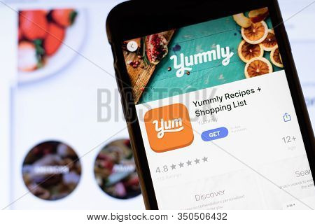Los Angeles, California, Usa - 12 February 2020: Mobile Phone With Yummly Icon On Screen Close Up Wi
