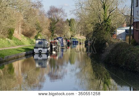 Kennet & Avon Canal, Devizes, Wiltshire 
Viewed From Devizes Town Bridge, Northgate Street