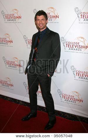 LOS ANGELES - APR 9: Matt Lauria na třicátýdruhý každoroční televizní ocenění College v renesanci