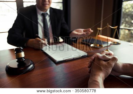 Clients Come To Seek Advice For The Law Regarding Privacy Violations With The Lawyer At The Office.