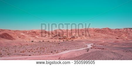 Desert Landscape Sand Stone Ground Dry Wasteland Scenic View Rocky Hills Horizon Background Middle E