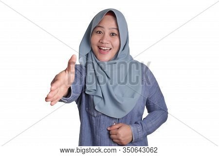 Portrait Of Muslim Businesswoman Offers Hand Shake, Deal Partnership Agreeement Concept, Selective F