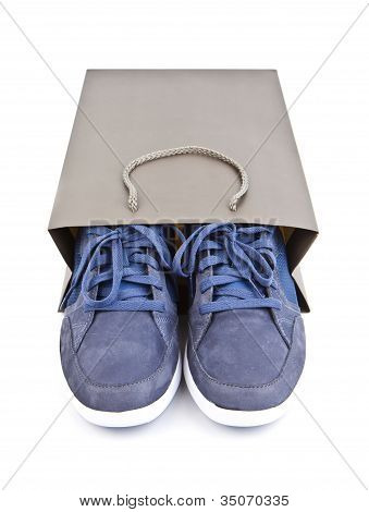Schuhe in eine PapiertÃ¼te