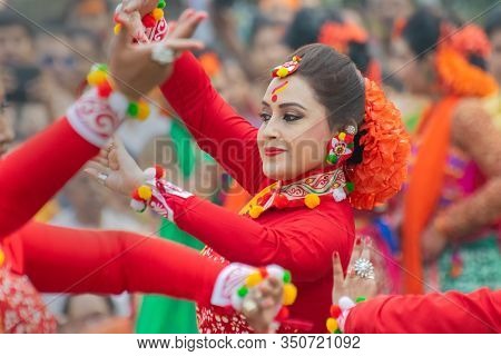 Kolkata, India - 1st March, 2018 : Girl Dancers Dressed In Sari, Traditional Indian Dress With Palas