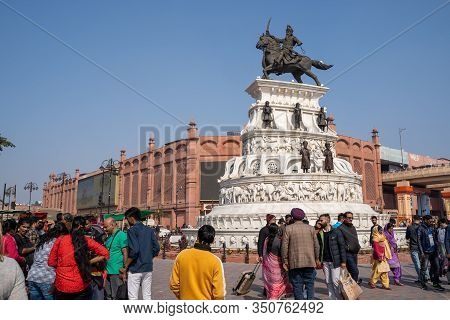 Amritsar India - Febuary 8, 2020: Crowds Around The Sculpture Of Maharaja Ranjit Singh Who Was The L