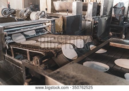 Automatic Machine Prepare Chapati - Traditional Indian Bread At The Golden Temple (sri Harmandir Sah