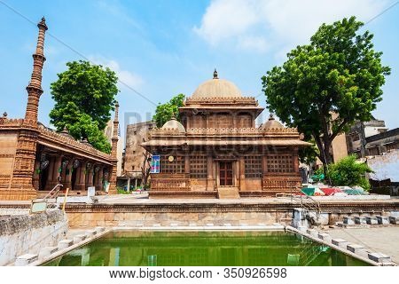Rani Sipri Ki Masjid Mosque Is A Medieval Mosque In The City Of Ahmedabad, Gujarat State Of India