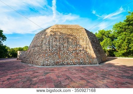 Nehru Planetarium Is Located In New Delhi City In India