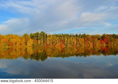 Fall Leaves Scenery At Half Moon Lake In Eau Claire Wiscoinsoin