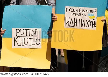 Putin Khuilo Fach Off Poster With Flag Of Ukrain