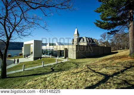 Yonkers, Ny - Usa - Feb 27, 2022 Wide Three Quarter View To The Entrance Of The Hudson River Museum,