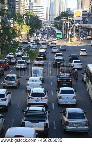 Salvador, Bahia, Brazil - February 8, 2022: Vehicles In Traffic Jam On Avenida Tacredo Neves In The 