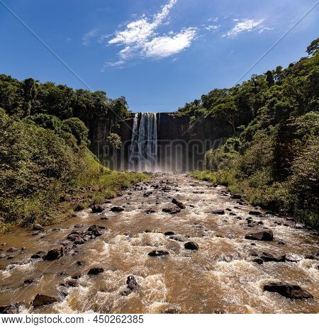 Costa Rica, Mato Grosso Do Sul, Brazil - 12 18 2022: Salto Majestic Waterfall Inside The Salto Do Su