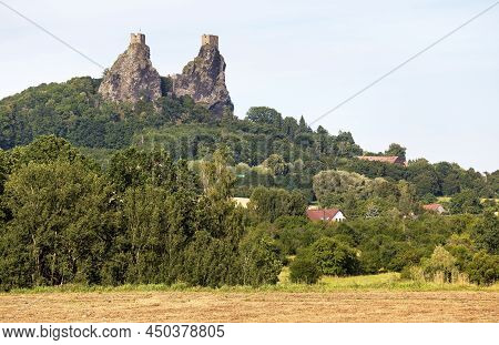 Trosky Castle Ruins, Two Towers Called Pana And Baba, Czech Paradise, Bohemia, Czech Republic
