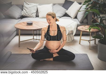 Pregnancy And Technoloy Supported Healthy Lifestyle Concept. Cheerful Happy Pregnant Woman Using Sma