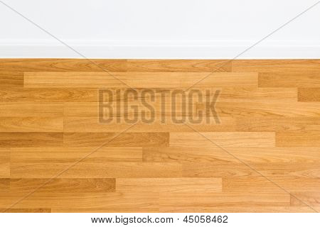 Texture laminato marrone e parete bianca