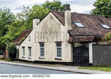 Uccle, Brussels - Belgium , 06 14 2019  Facade Of An Old Farmers House And Gate In The City On A Des