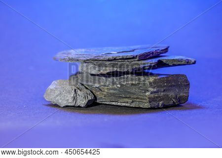 Slate, Stone Splinters, Wood Splinters, Shingle Is A Collective Term For Different Tectonically Defo