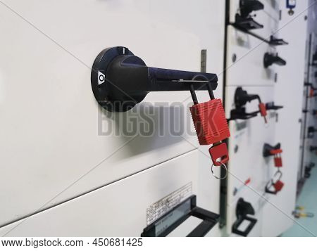 Lock Out And Tag Out, Lock Out Station,  Lock Out Devices For Machine , Lock Out For Electrical Main