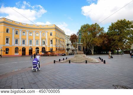 Odesa, Ukraine - September 25: The Mothers With Children And Baby Carriages Are Near Monument To Duc