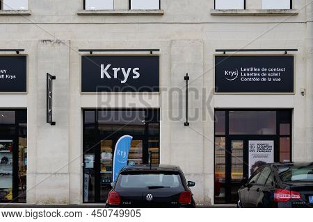 Bordeaux , Aquitaine  France - 03 07 2022 : Krys Optic Brand Logo Blue And Text Sign On Optician Med