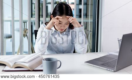 Asian female staffers are disappointed by the mistakes made, Despair or disappointment, Sad feeling,