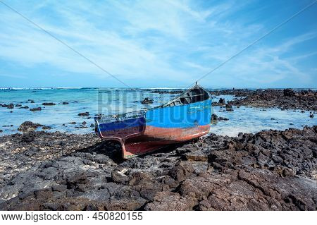 Caleton Blanco Beach, Orzola, Lanzarote, Canary Islands, Spain, Ship Stranded In Lava