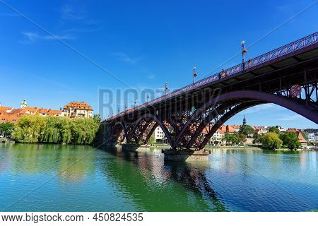 Glavni Old Most In Maribor With A Beautiful View Of The Old Town End Lent District Summer Day