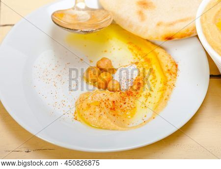 Hummus With Pita Bread