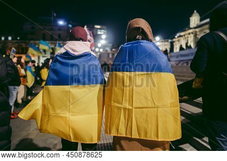 Trafalgar Square, London | Uk -  2022.03.07: Ukrainian People Protest, Thousands Gather To Demand To