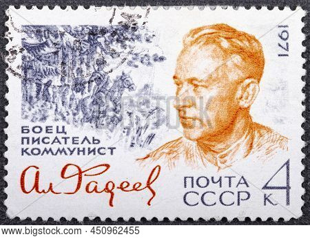 Ussr - Circa 1971: Canceled Stamp Printed In The Ussr Shows Alexander Fadeyev 1901-1956 , Famous Rus