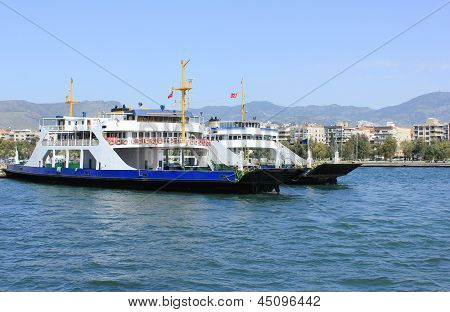 Ferryboat ใน Izmir (bostanli), ตุรกี