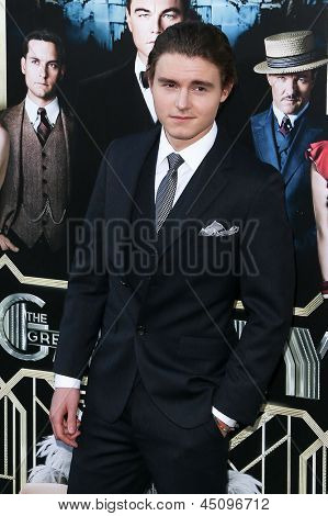 NEW YORK-NOV 18: Herec Callan McAuliffe navštěvuje premiéru 