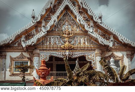 Bangkok, Thailand. Mar - 12, 2022 : Stucco Figure The Red Giant Standing Guardian At The Entrance Of