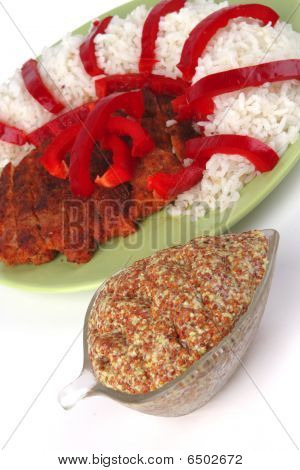 Carne assada com arroz e mostarda