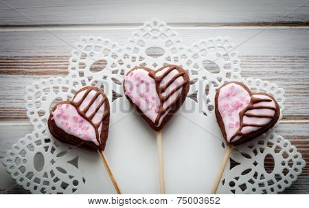 Chocolate filled heart cookie pops for ValentineÃ?ÃÂ´s Day