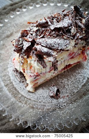 Strawberry stracciatella cake with chocolate curls on top