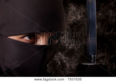 Kvinde i Shinobi jakkesæt