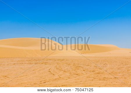 Sand Dunes Of Sahara Desert Near Ong Jemel In Tozeur,tunisia.