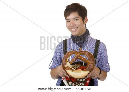Asian Holding Oktoberfest cuore nella fotocamera e sorrisi