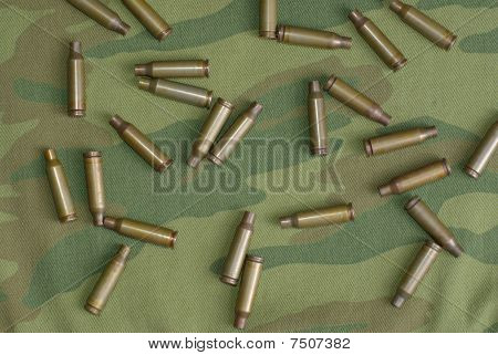 Conchiglie e uniforme mimetica russa